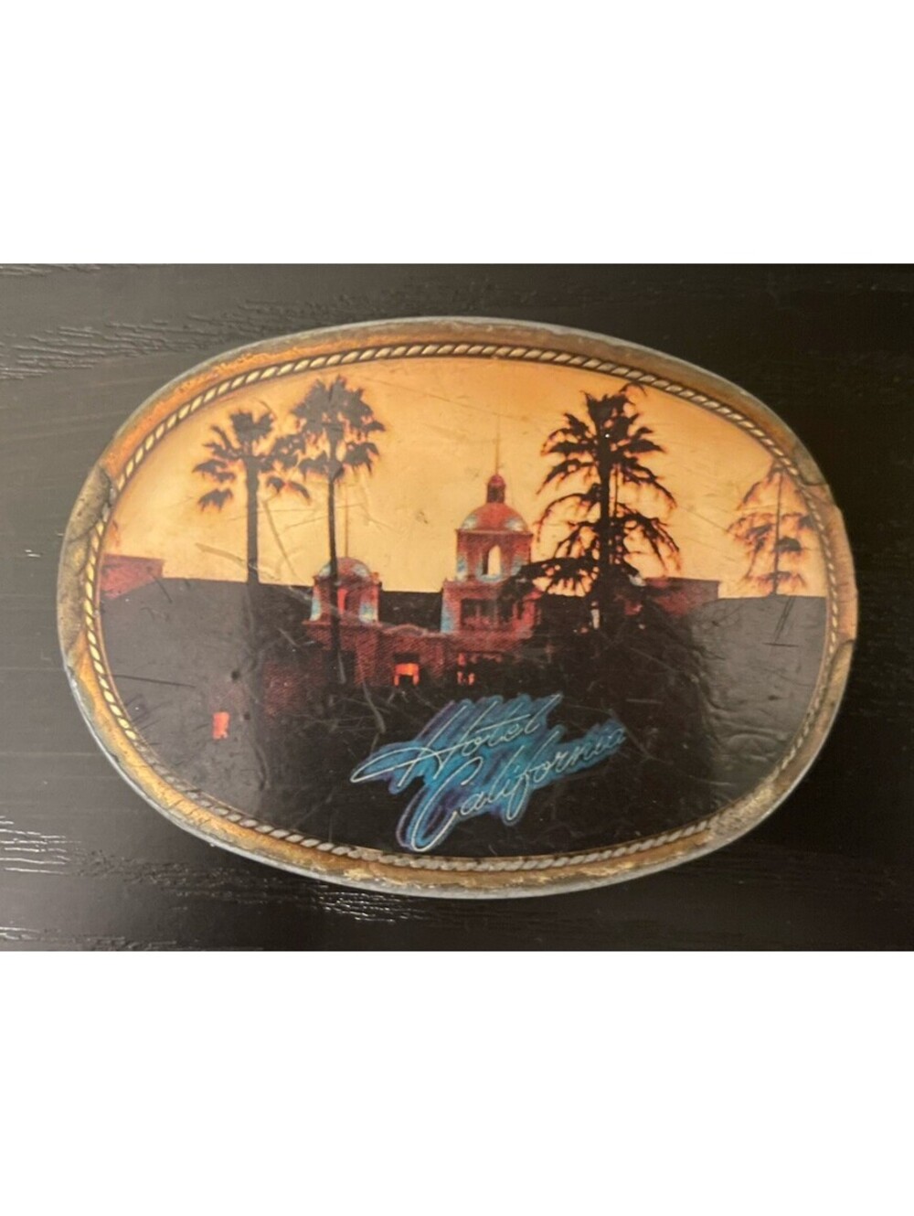 VINTAGE 1977 **EAGLES HOTEL CALIFORNIA** MUSIC COMMEMORATIVE BELT BUCKLE
